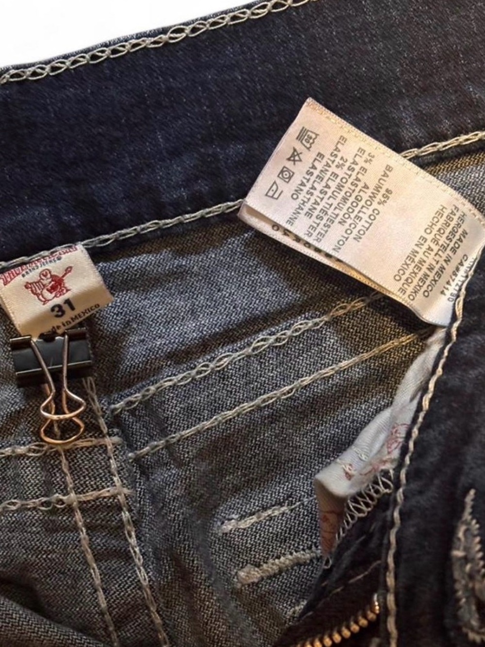True Religion Straight Men's Jeans with White Contrast Stitching - Picture 4 of 5
